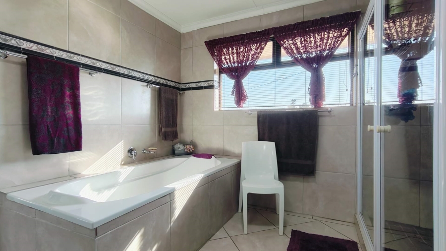 7 Bedroom Property for Sale in Bayview Western Cape